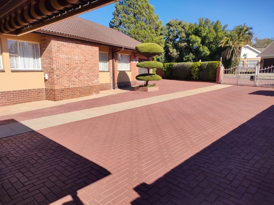 4 Bedroom Property for Sale in Monument Heights Northern Cape